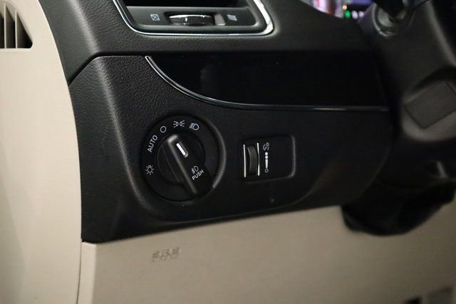 Used 2019 Dodge Grand Caravan SXT image 14