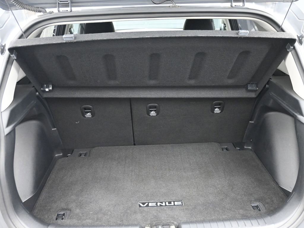 Certified 2023 Hyundai Venue SEL FWD image 9