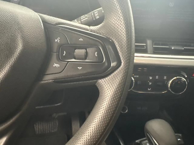 Used 2025 Chevrolet Trax LT FWD image 20