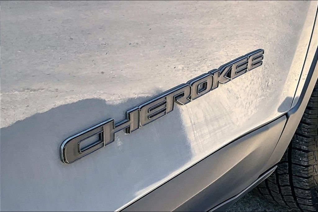 Used 2023 Jeep Cherokee Altitude Lux AWD/4WD image 11