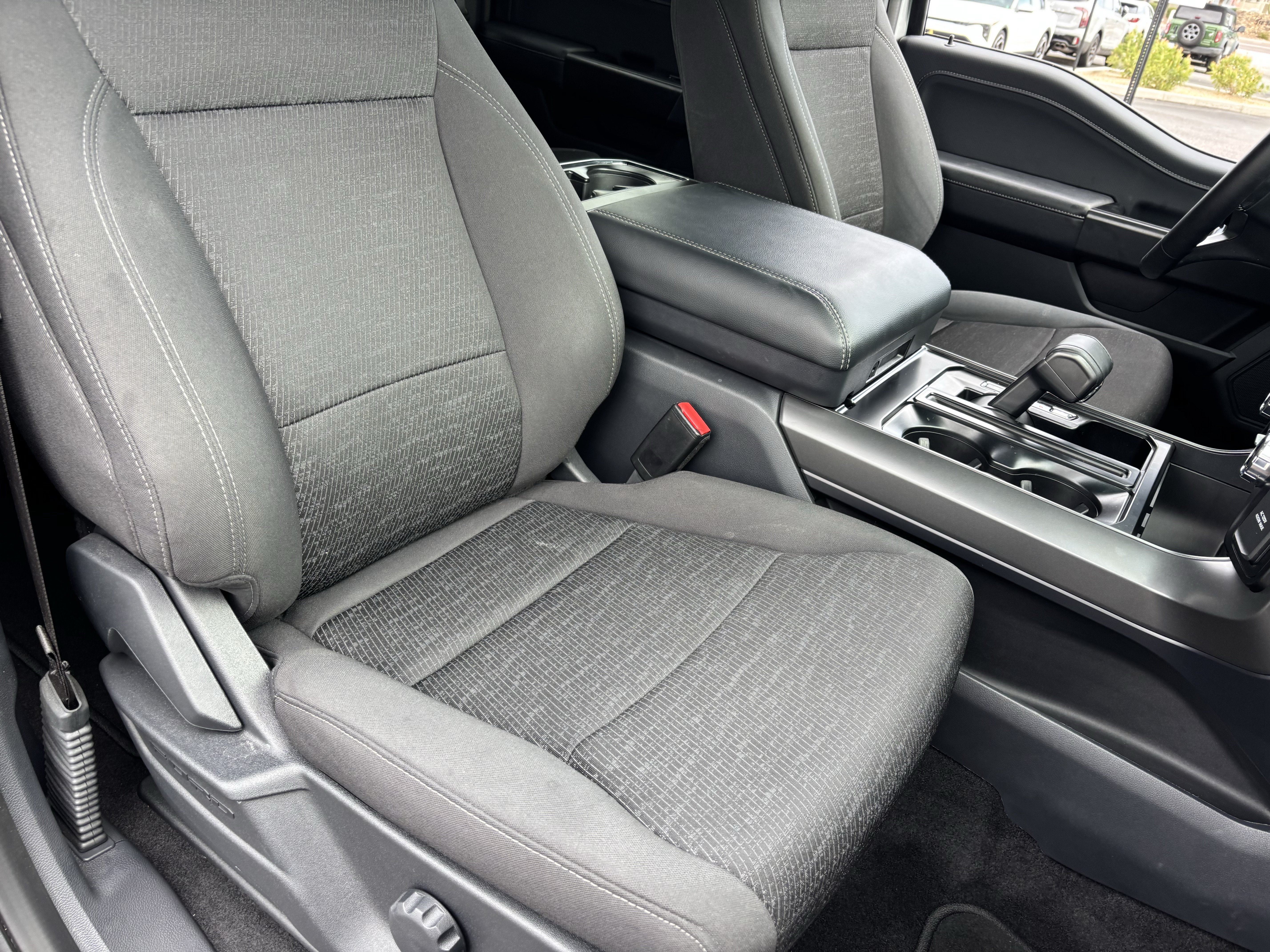Used 2024 Ford F150 XLT w/ XLT Black Appearance Package RWD image 9
