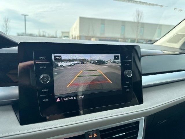 New 2025 Volkswagen Taos SE image 33