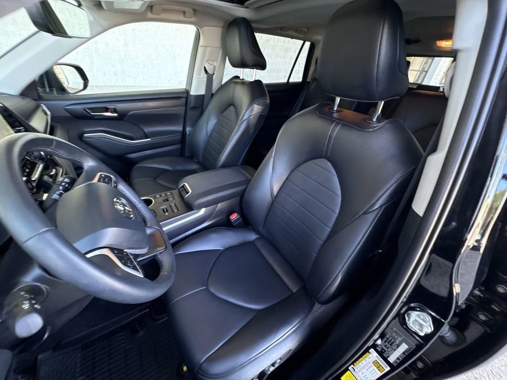 Used 2024 Toyota Highlander XLE AWD/4WD image 20
