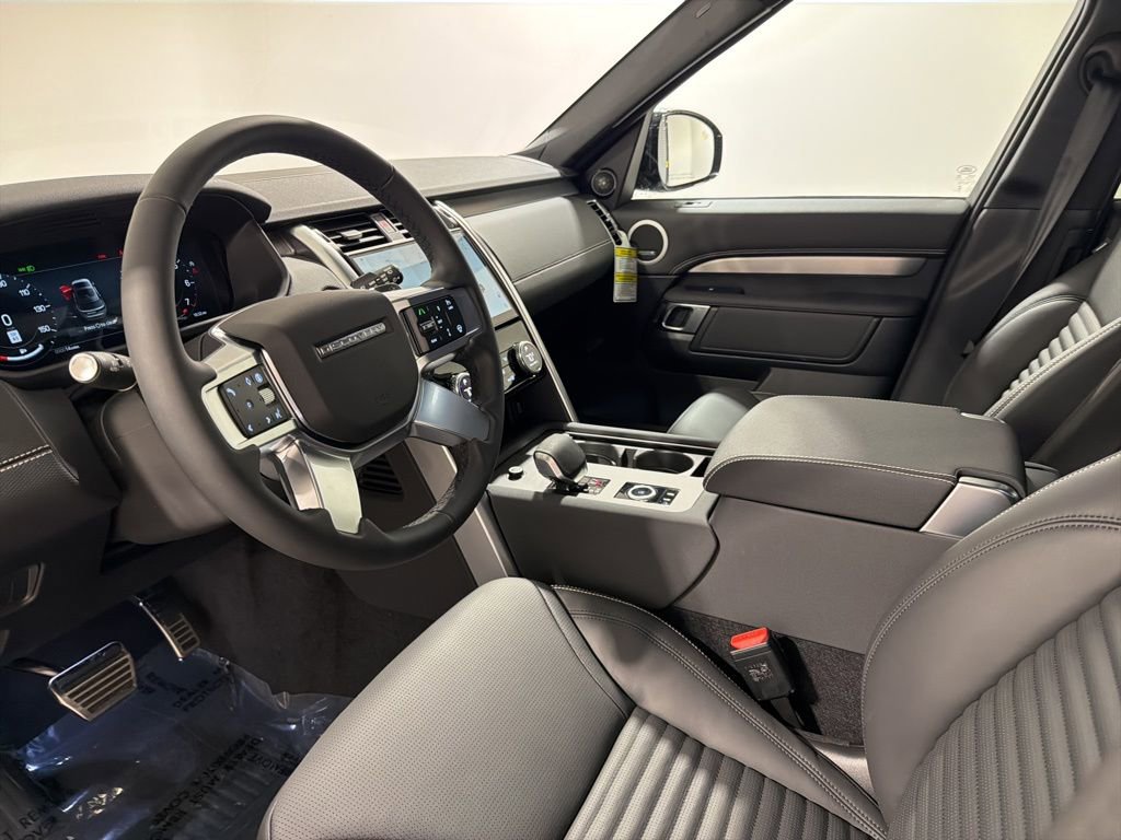 New 2026 Land Rover Discovery Dynamic SE image 10