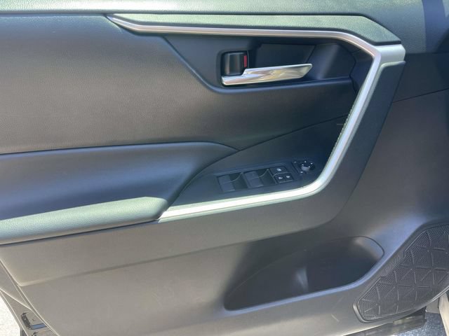 Used 2021 Toyota RAV4 XLE FWD image 17