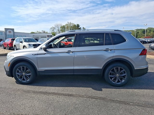 Used 2023 Volkswagen Tiguan SE w/ Panoramic Sunroof Package AWD/4WD image 4