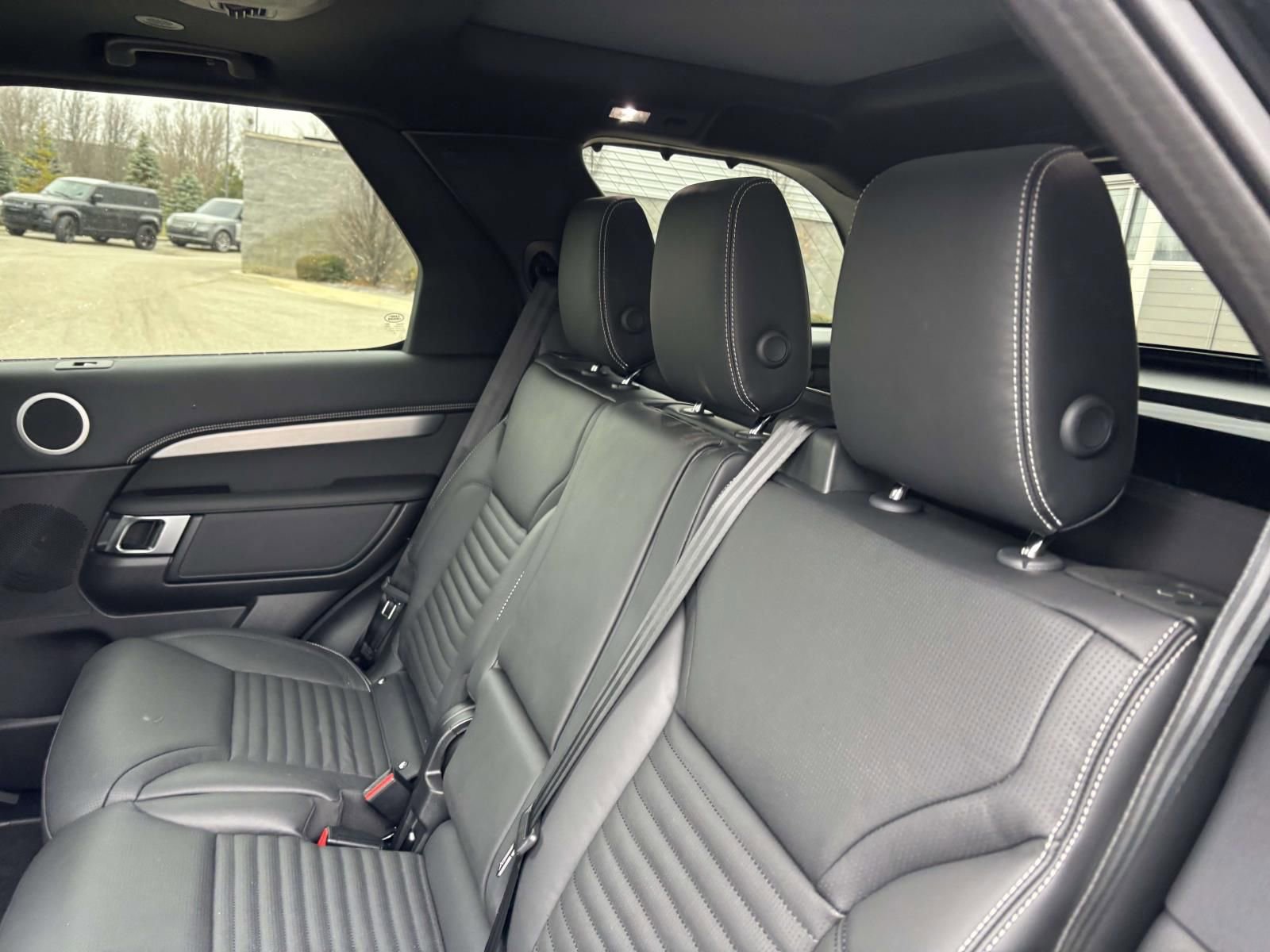 New 2026 Land Rover Discovery Limited Edition AWD/4WD image 22