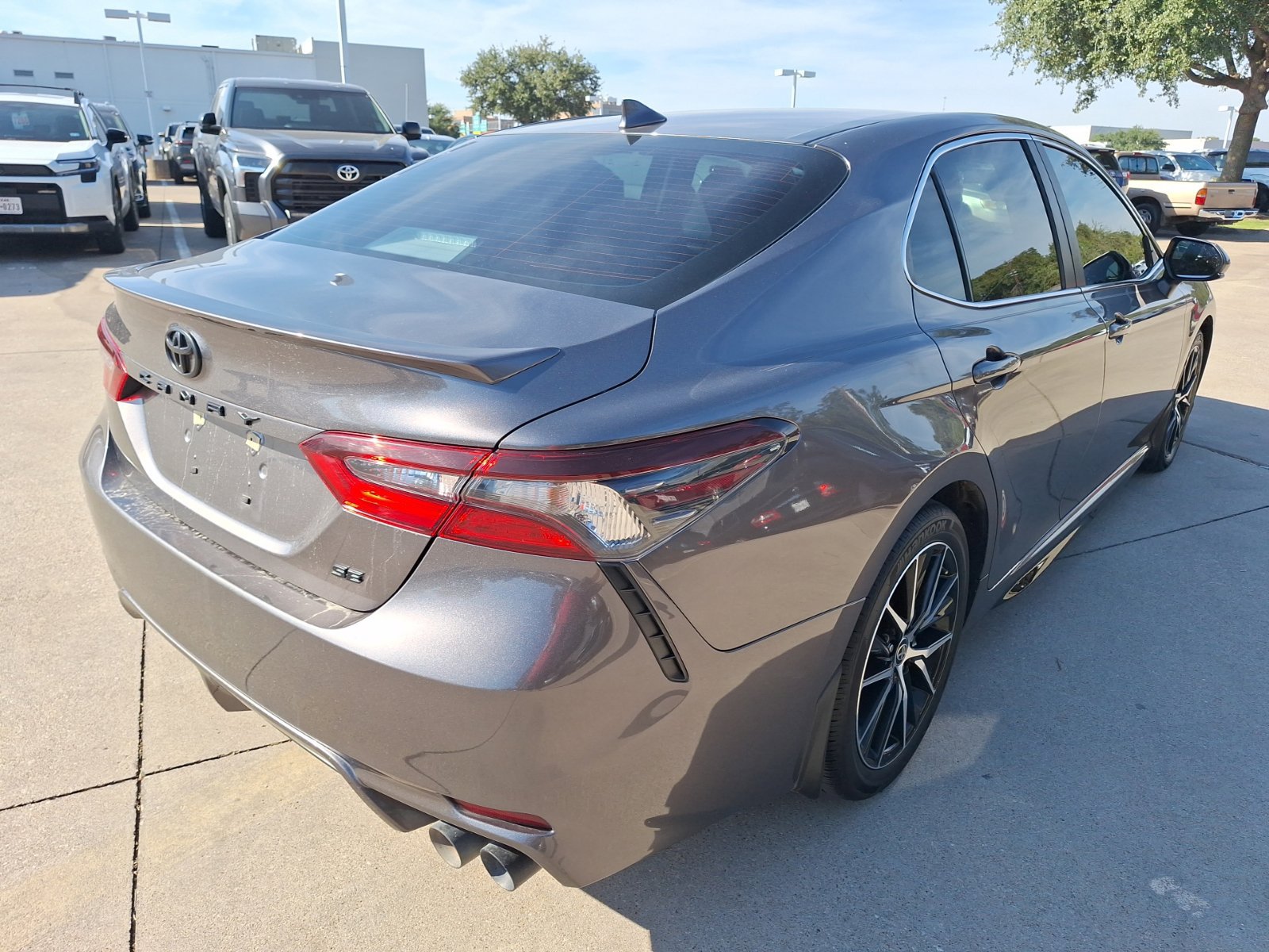 Used 2021 Toyota Camry SE FWD image 6