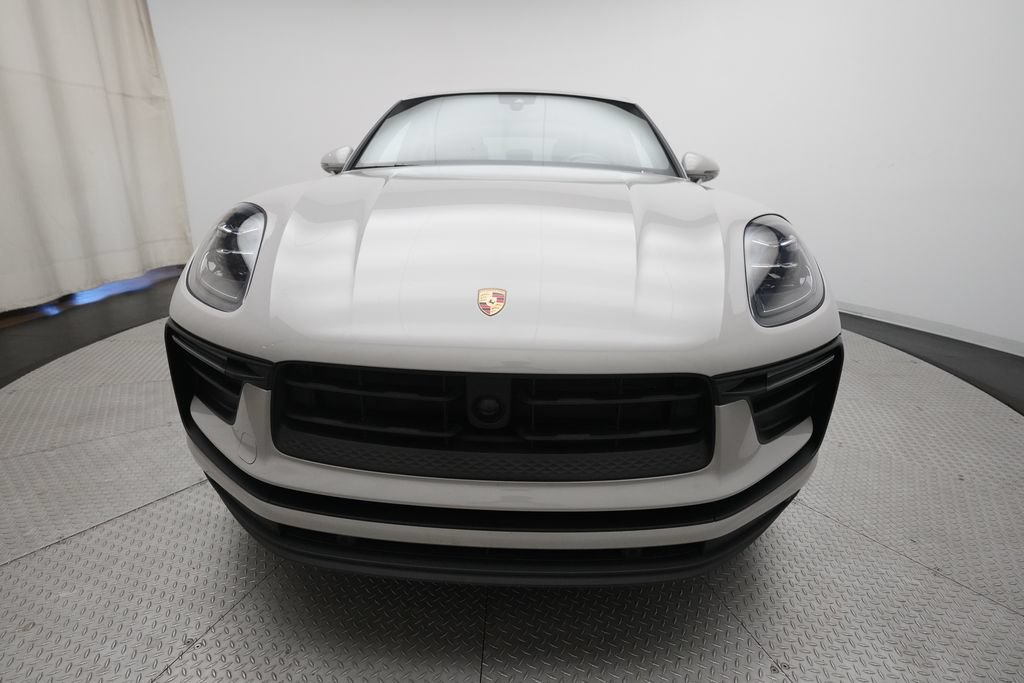 Certified 2023 Porsche Macan AWD/4WD image 2