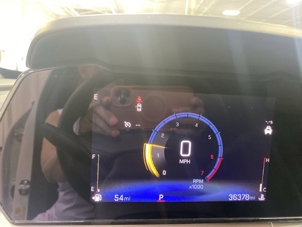 Certified 2025 Chevrolet Trax LT FWD image 14