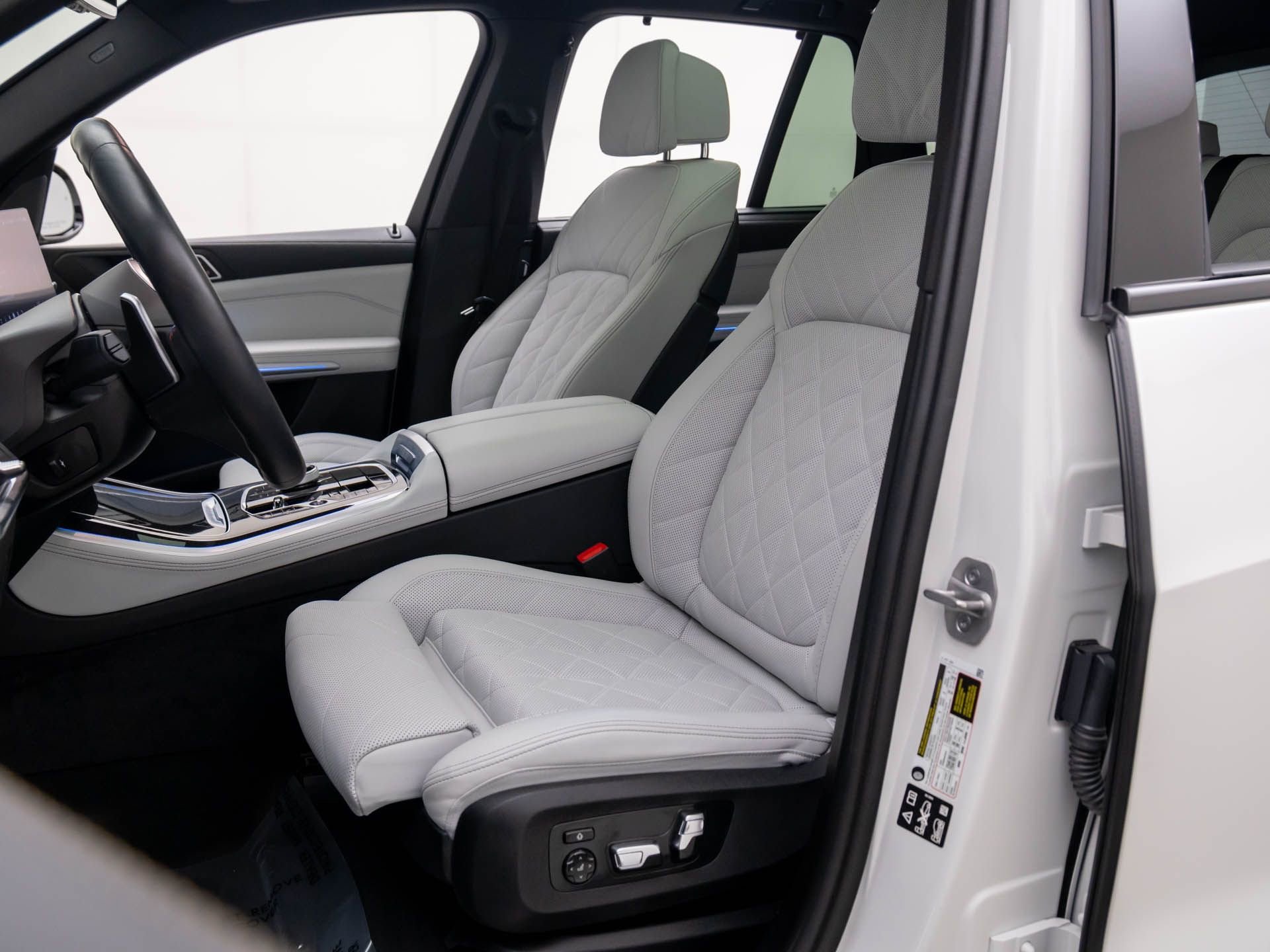 Used 2025 BMW X5 M60i image 17