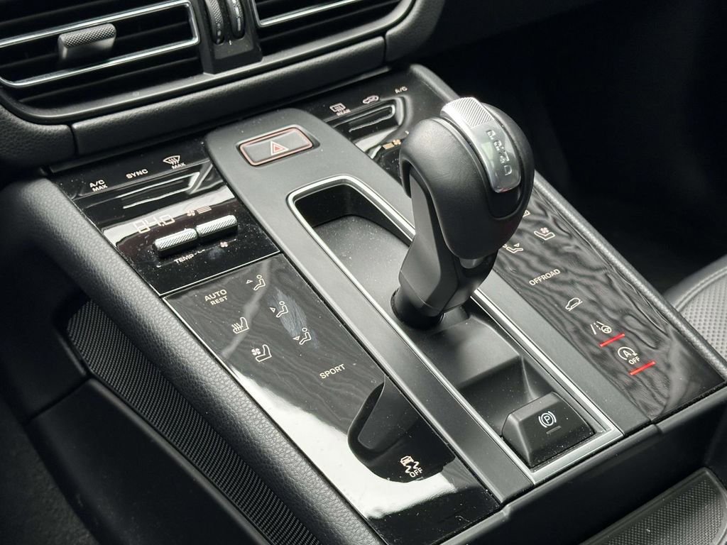 Certified 2025 Porsche Macan image 27