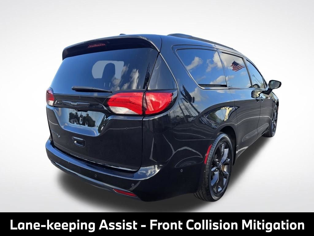 Used 2019 Chrysler Pacifica Touring-L Plus w/ Advanced Safetytec Group FWD image 9