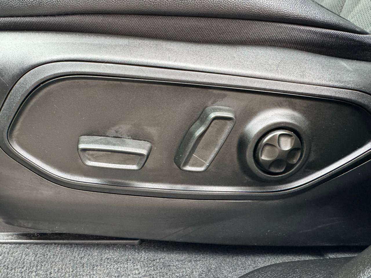 Used 2024 Jeep Grand Cherokee Altitude image 13