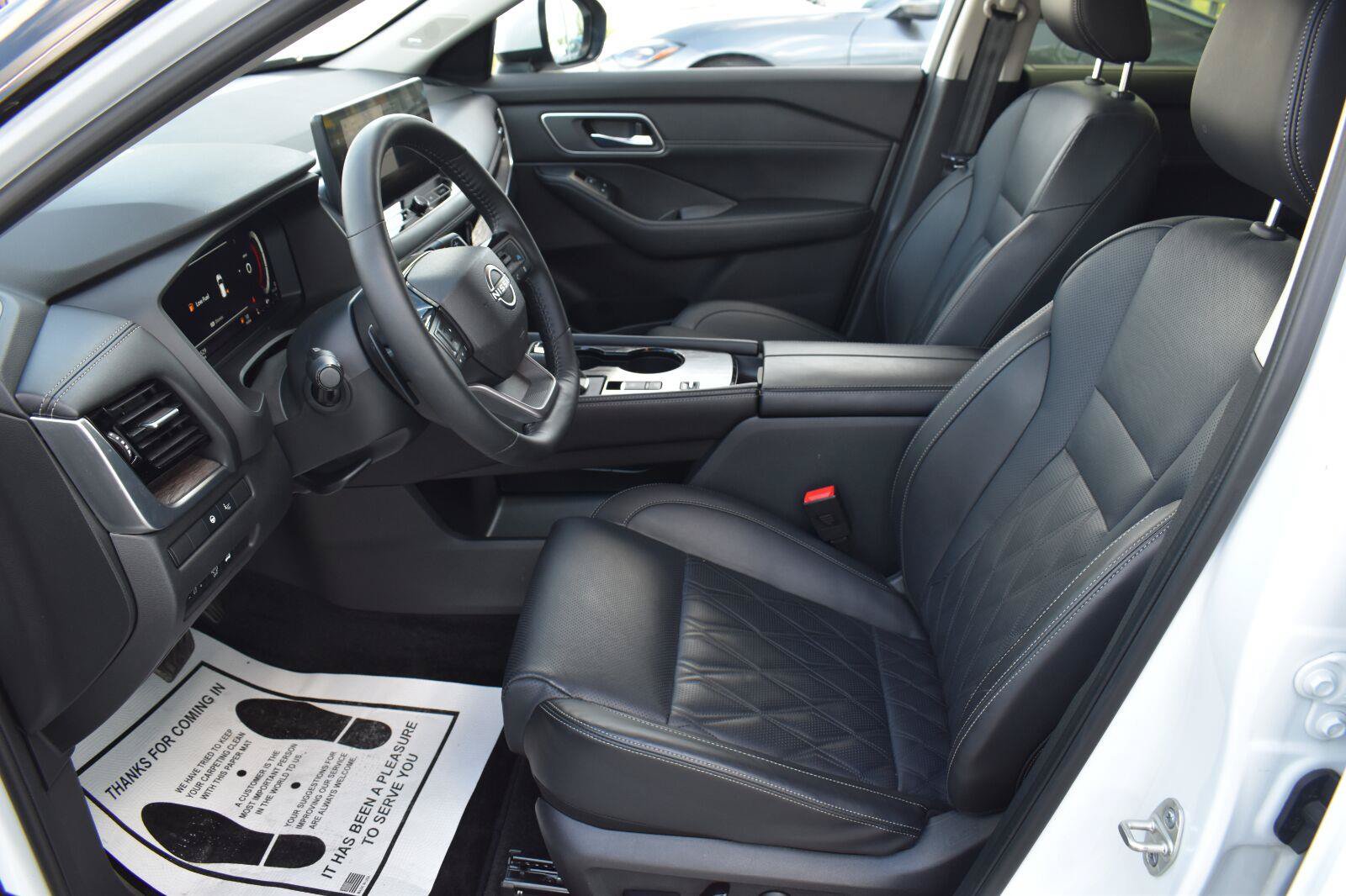 Used 2025 Nissan Rogue Platinum w/ Platinum Premium Package FWD image 25