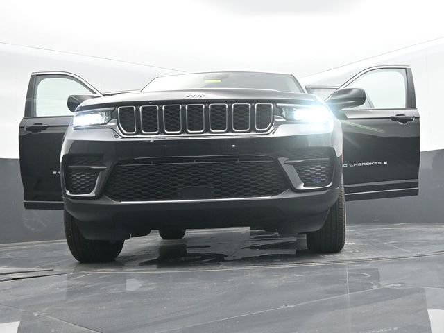Used 2024 Jeep Grand Cherokee Laredo X image 64