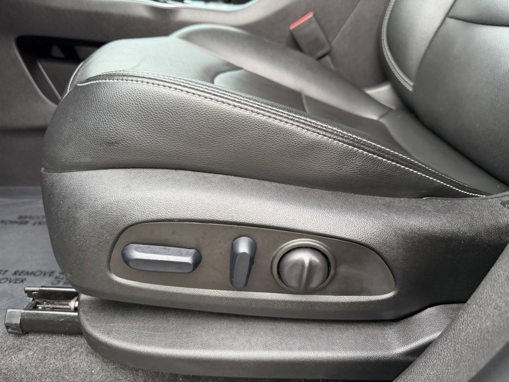 Used 2024 GMC Terrain SLT image 19