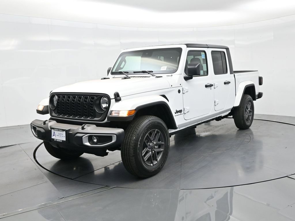 New 2025 Jeep Gladiator Sport image 2