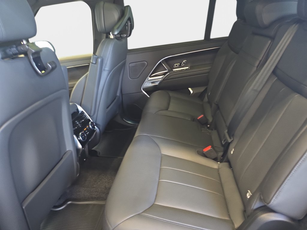 New 2026 Land Rover Range Rover Long Wheelbase SE AWD/4WD image 11