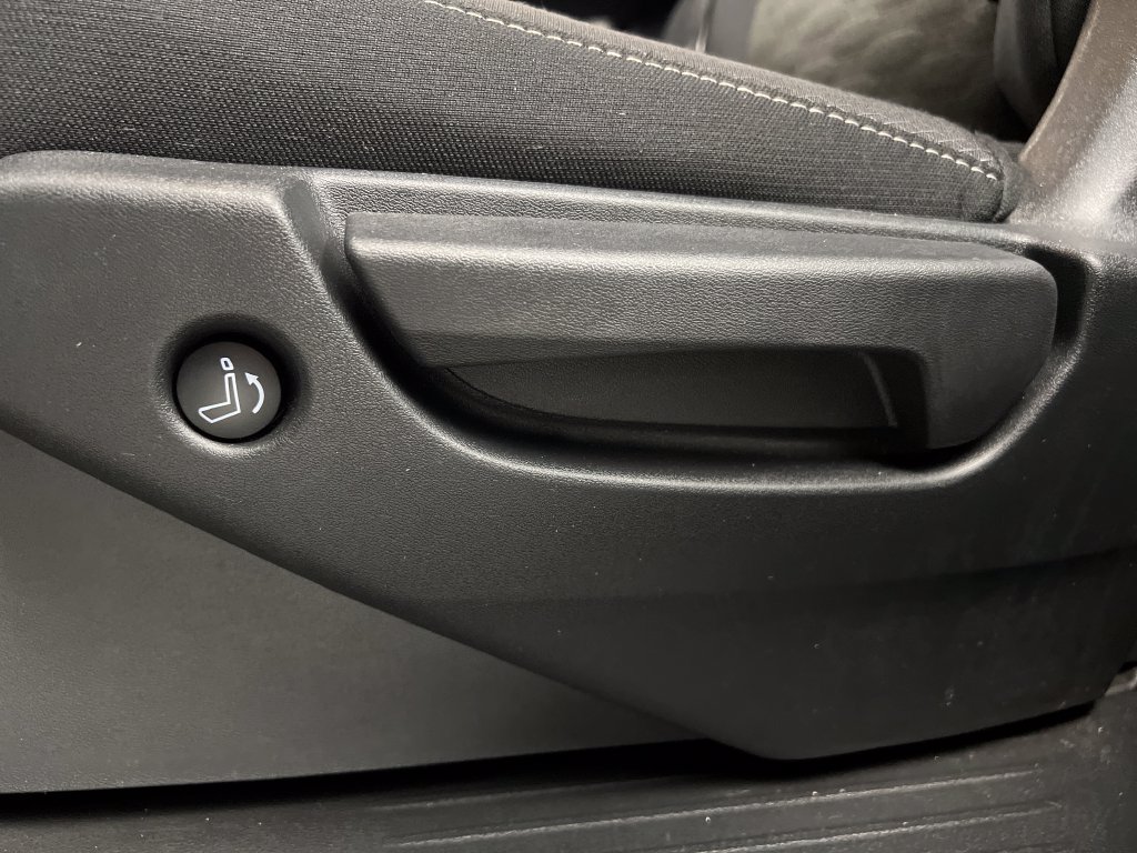 Used 2024 Nissan Pathfinder SV FWD image 18