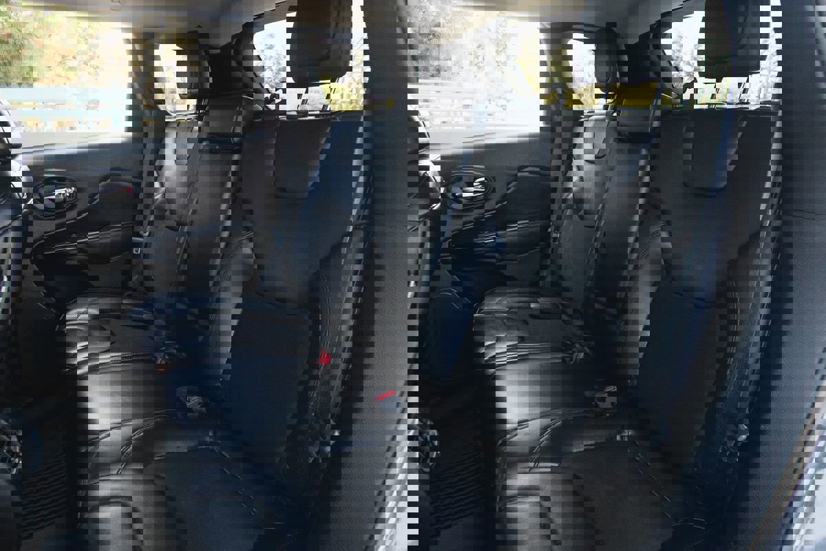 Used 2019 Jeep Cherokee Latitude Plus image 11