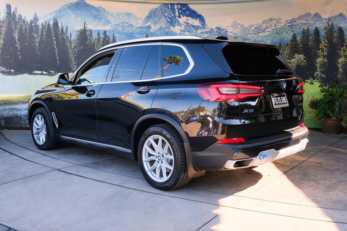 Used 2021 BMW X5 xDrive45e w/ Premium Package 2 AWD/4WD image 4