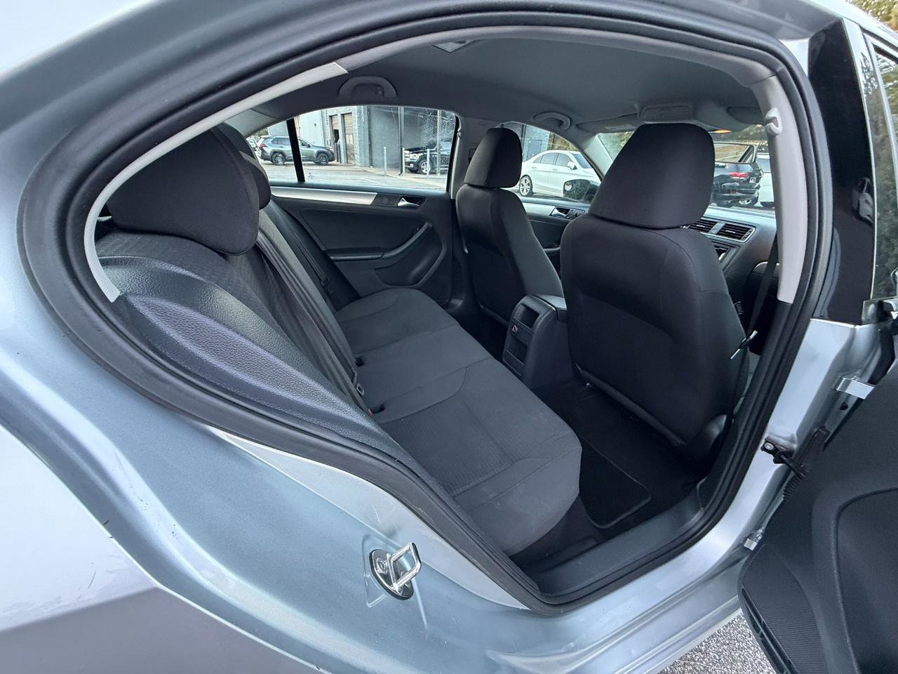Used 2015 Volkswagen Jetta SE FWD image 12