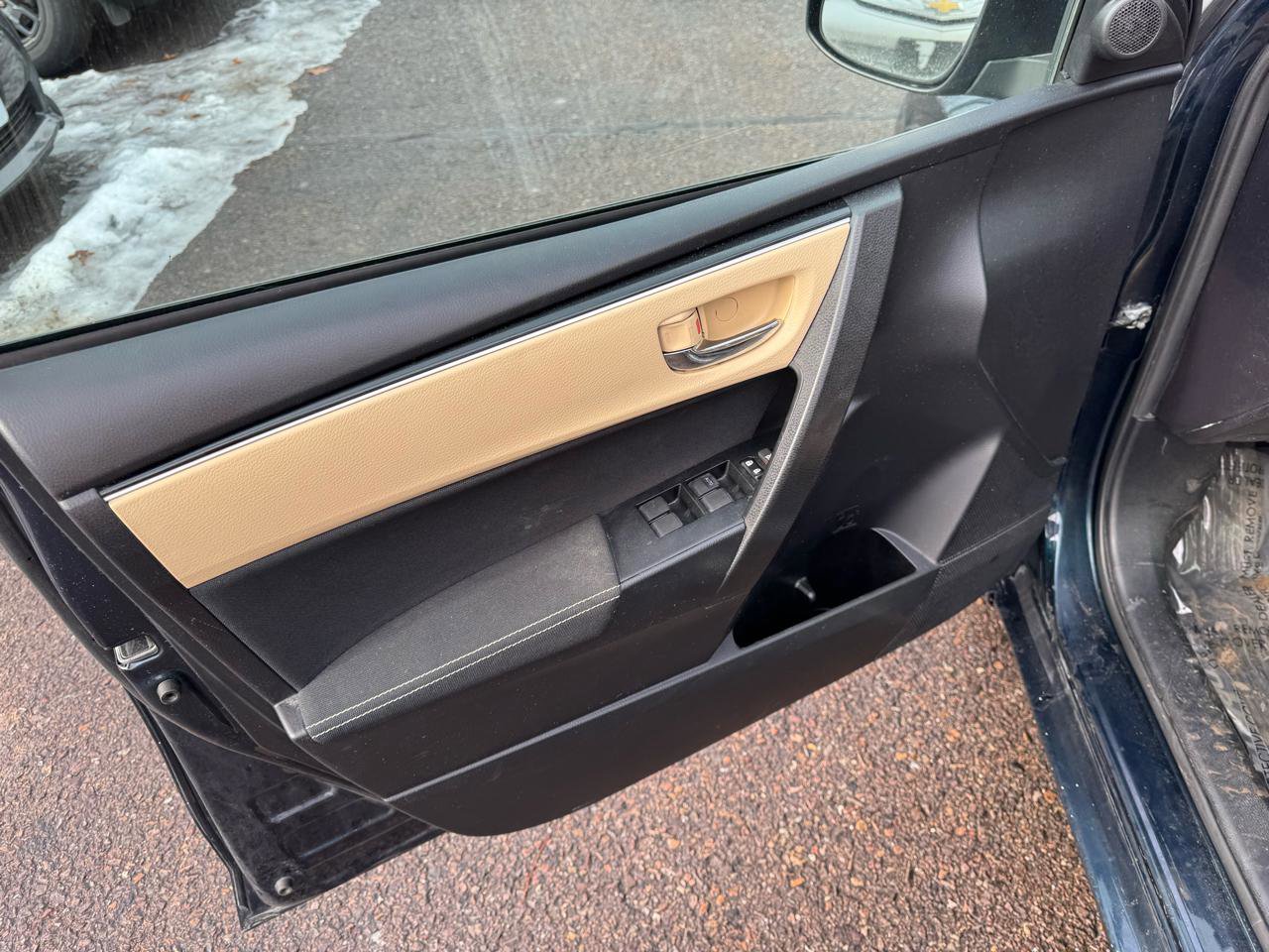 Used 2018 Toyota Corolla LE FWD image 9
