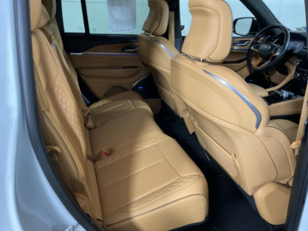 Used 2023 Jeep Grand Cherokee Summit AWD/4WD image 20