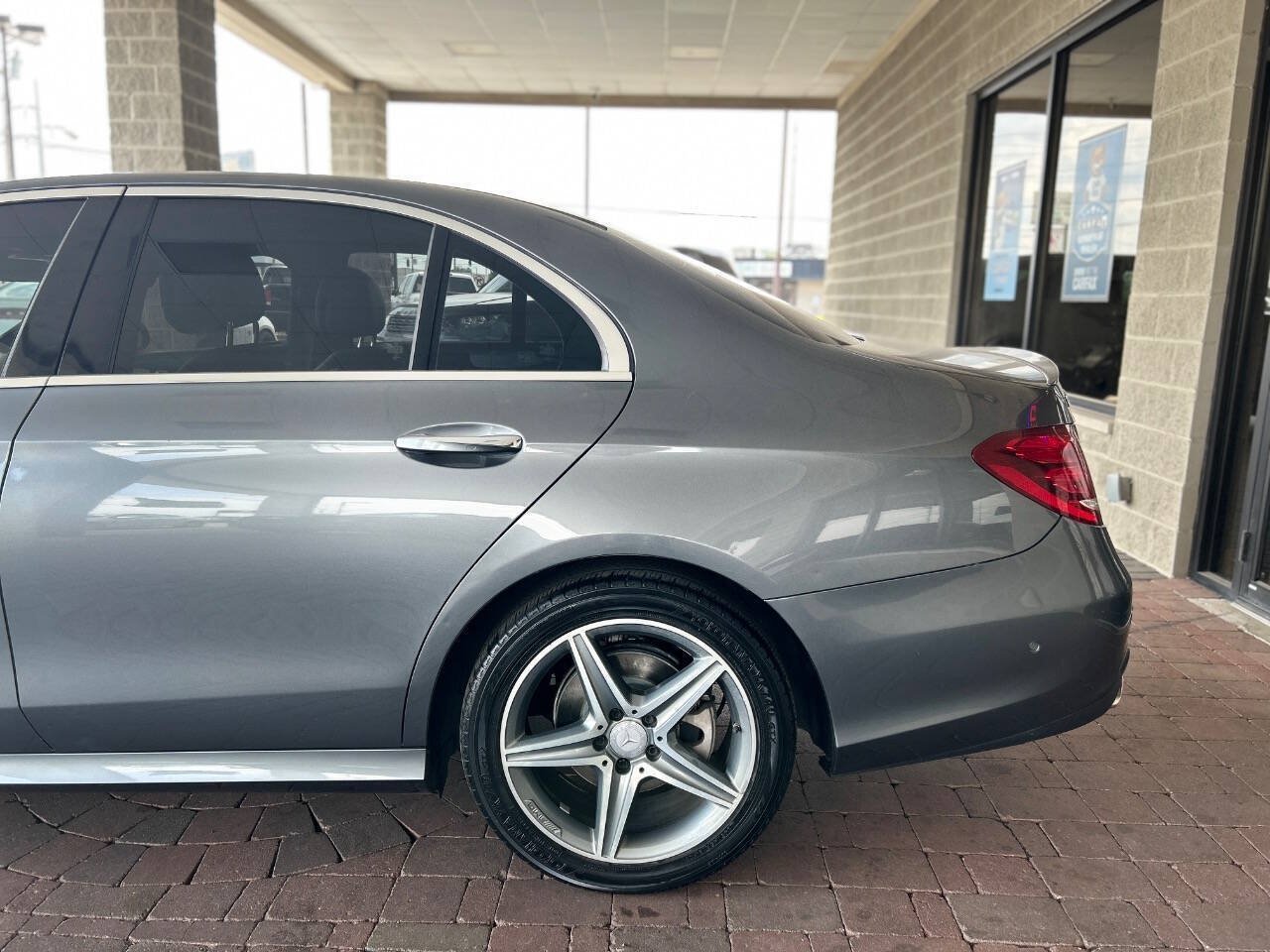 Used 2017 Mercedes-Benz E 300 4MATIC image 6