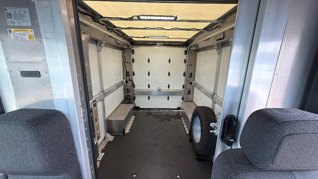 Used 2024 Chevrolet Brightdrop 400 w/ Commercial Equipment Package AWD/4WD image 24