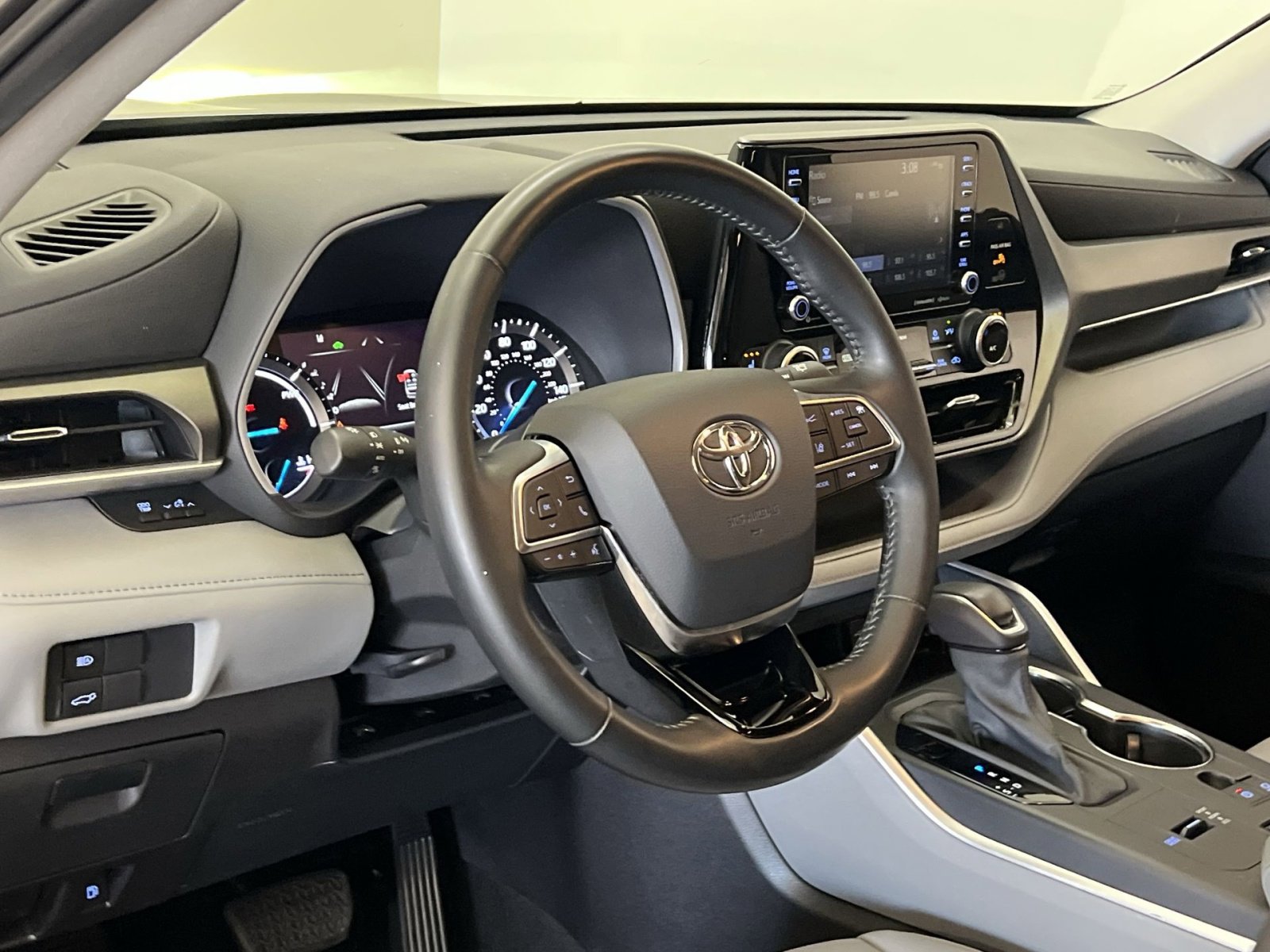 Used 2021 Toyota Highlander XLE image 14