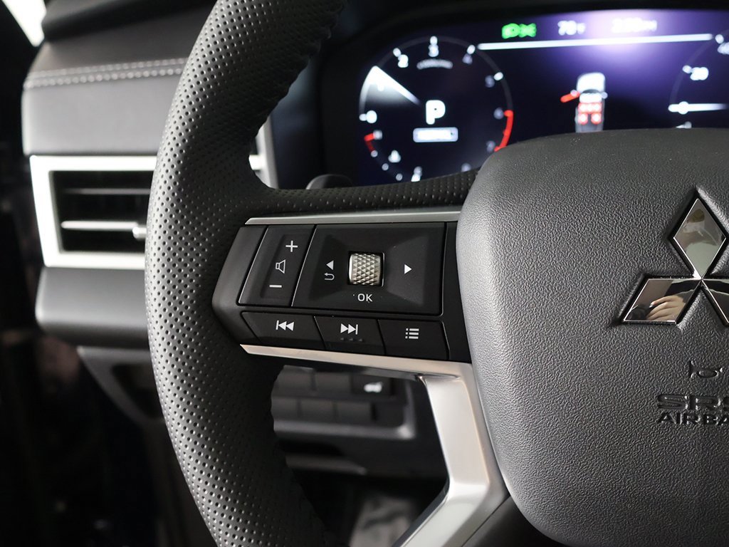 New 2025 Mitsubishi Outlander SE image 44