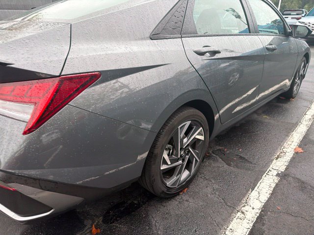 Certified 2025 Hyundai Elantra SEL FWD image 11