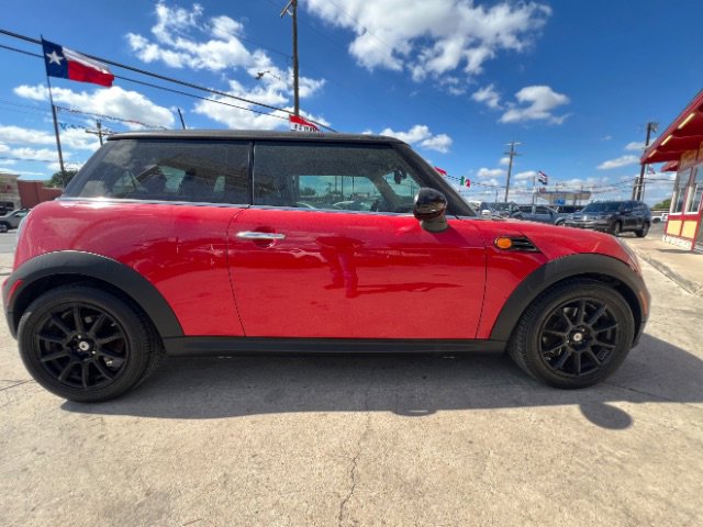 Used 2011 MINI Cooper Hardtop image 4