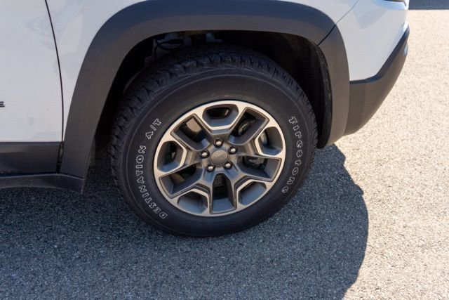 Used 2022 Jeep Cherokee Trailhawk w/ Technology Group B image 10