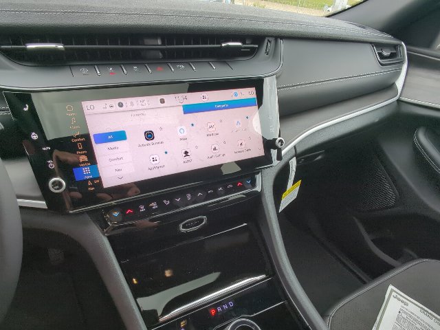 New 2026 Jeep Grand Cherokee Altitude AWD/4WD image 17
