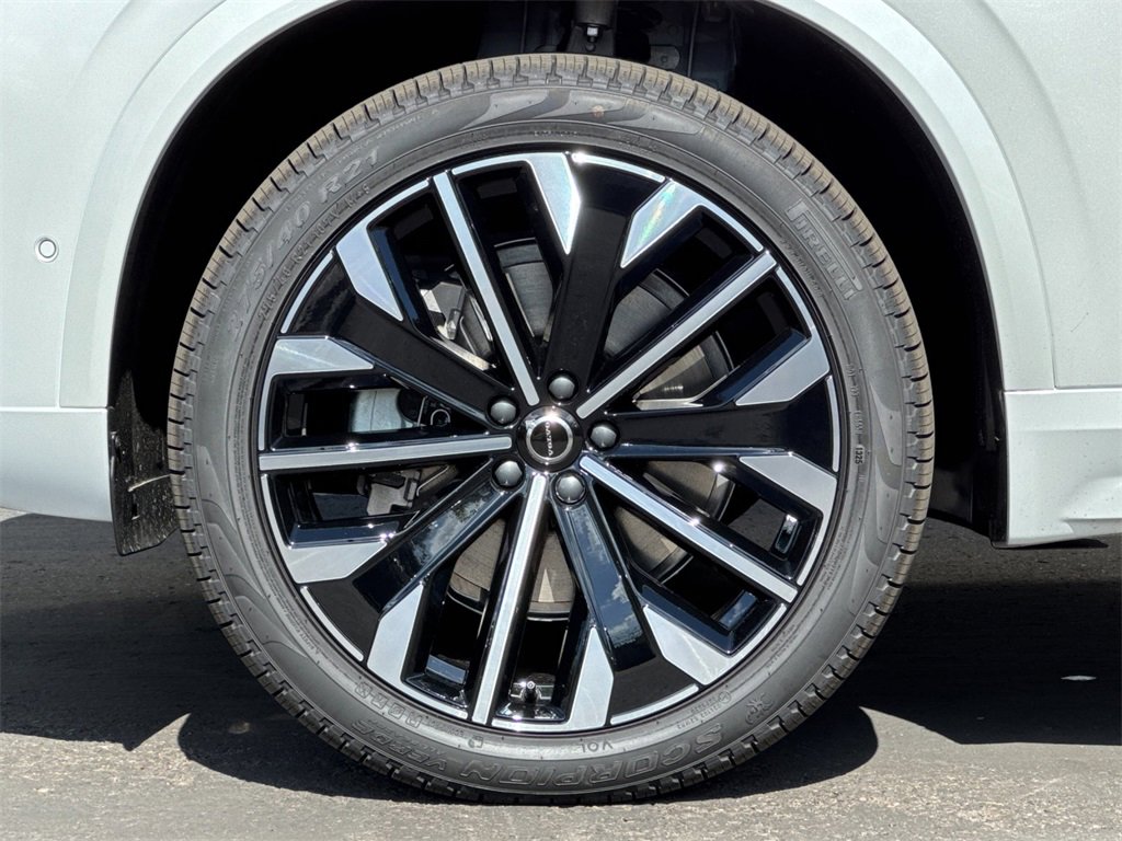 New 2026 Volvo XC90 B6 Plus w/ Protection Package Premier image 26