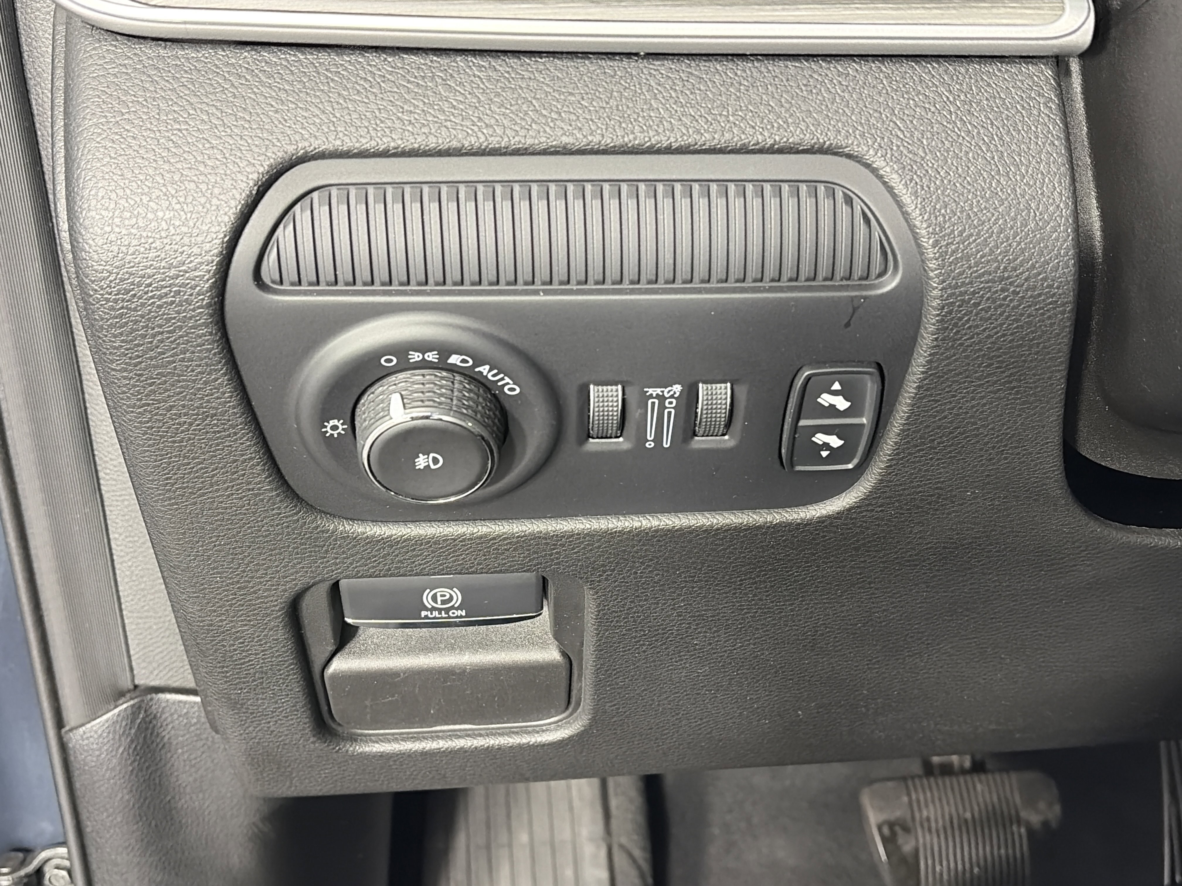 Used 2024 Jeep Wagoneer L Series II w/ Flexible Seating Group image 30