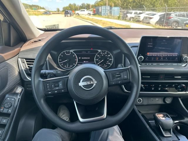 Used 2023 Nissan Rogue S AWD/4WD image 12