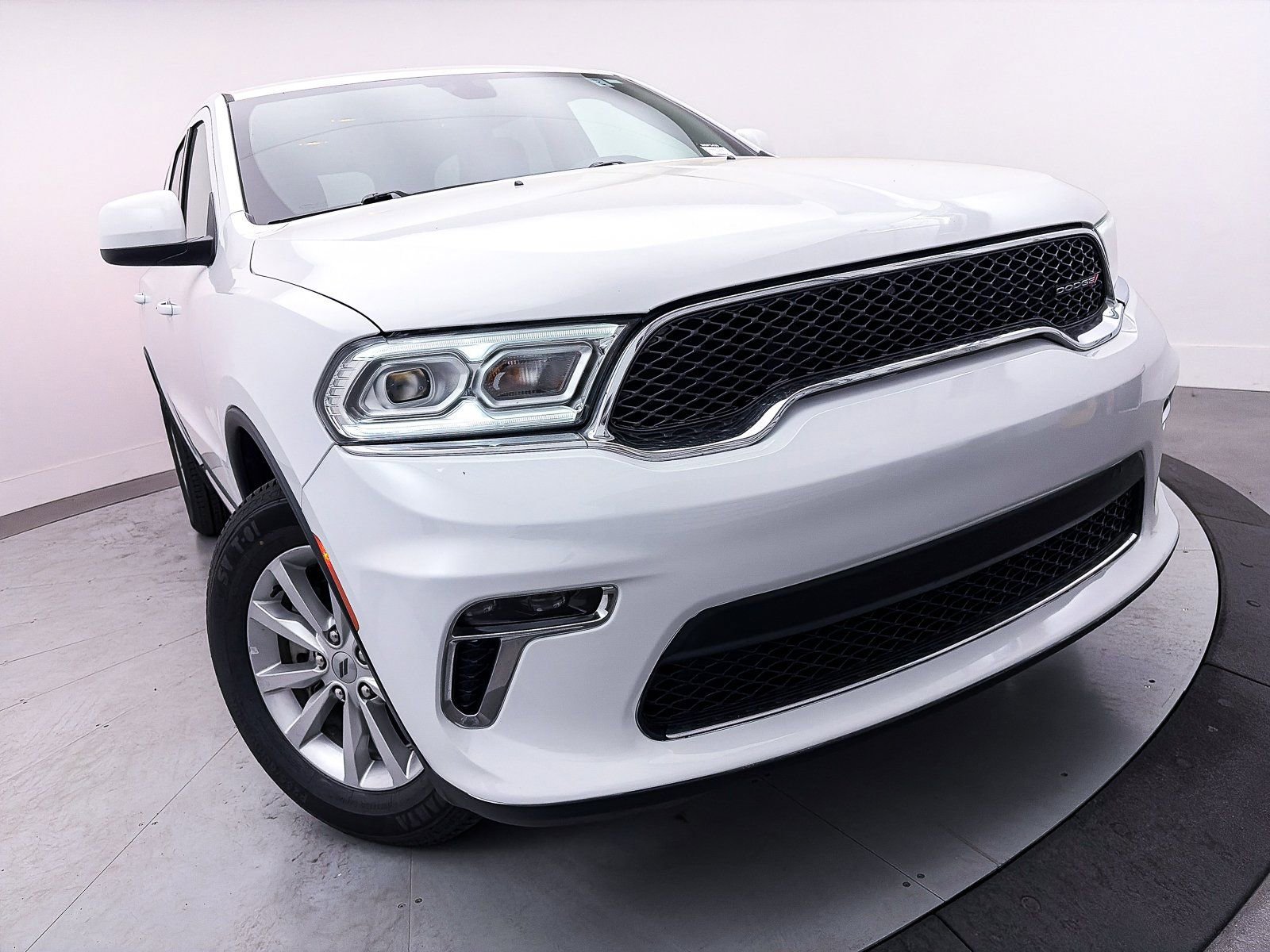 Used 2022 Dodge Durango SXT AWD/4WD image 3