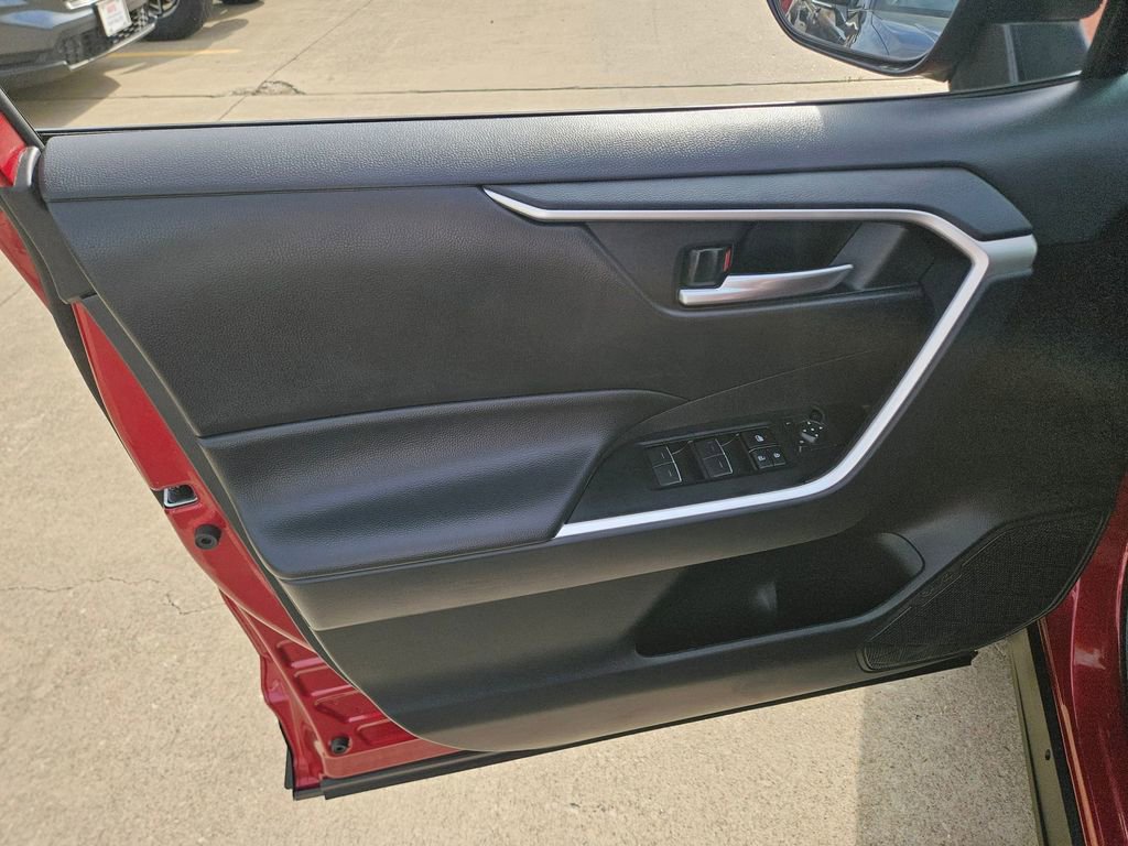 Used 2025 Toyota RAV4 XLE image 14