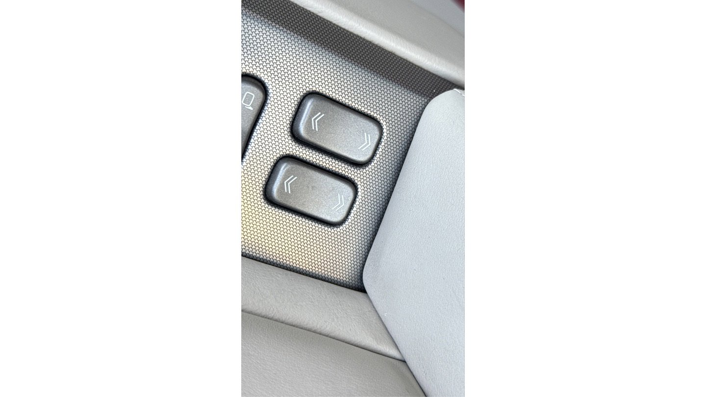 Used 2006 Cadillac XLR image 32