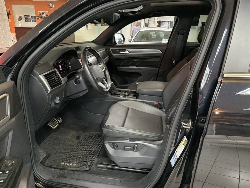 Used 2020 Volkswagen Atlas Cross Sport SEL R-Line AWD/4WD image 9
