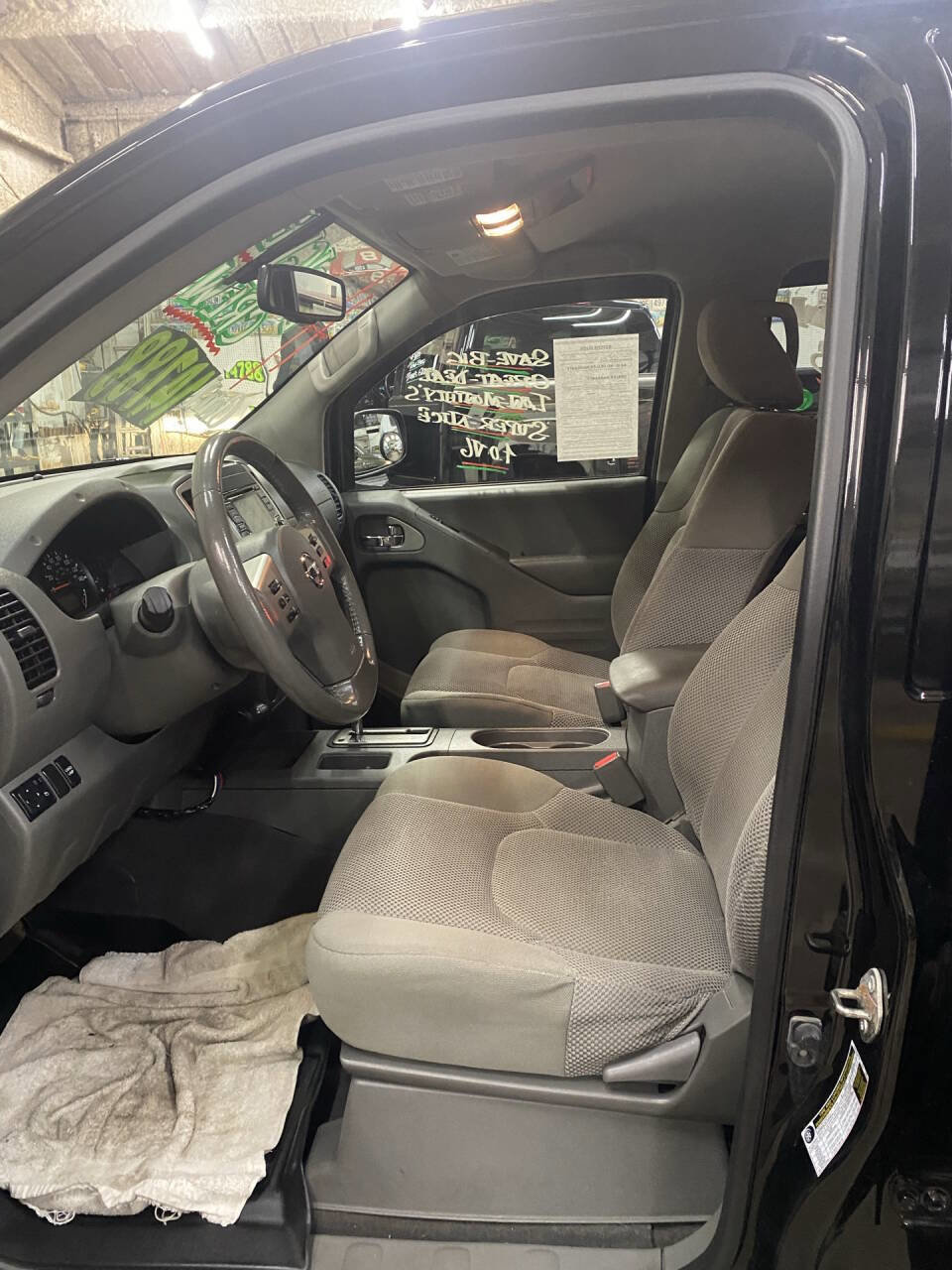 Used 2018 Nissan Frontier SV image 9