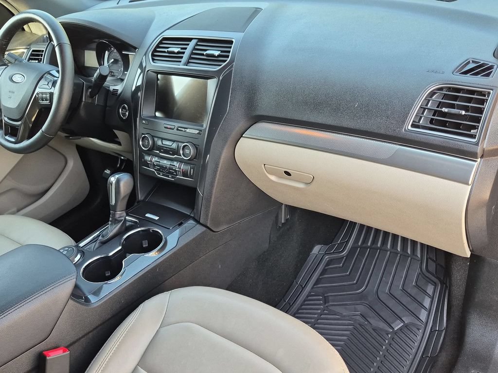 Used 2019 Ford Explorer XLT w/ Equipment Group 202A AWD/4WD image 23