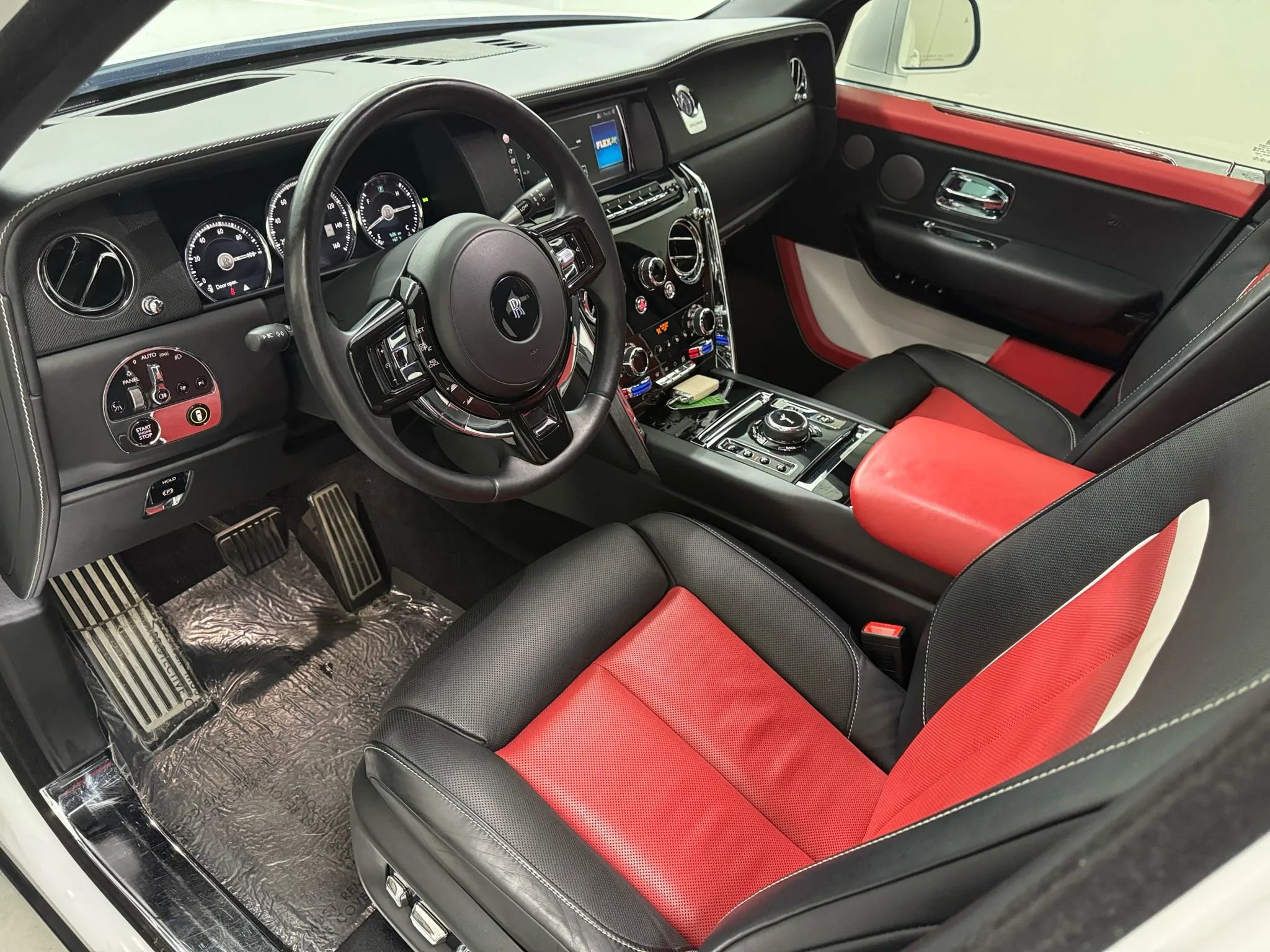 Used 2020 Rolls-Royce Cullinan image 2