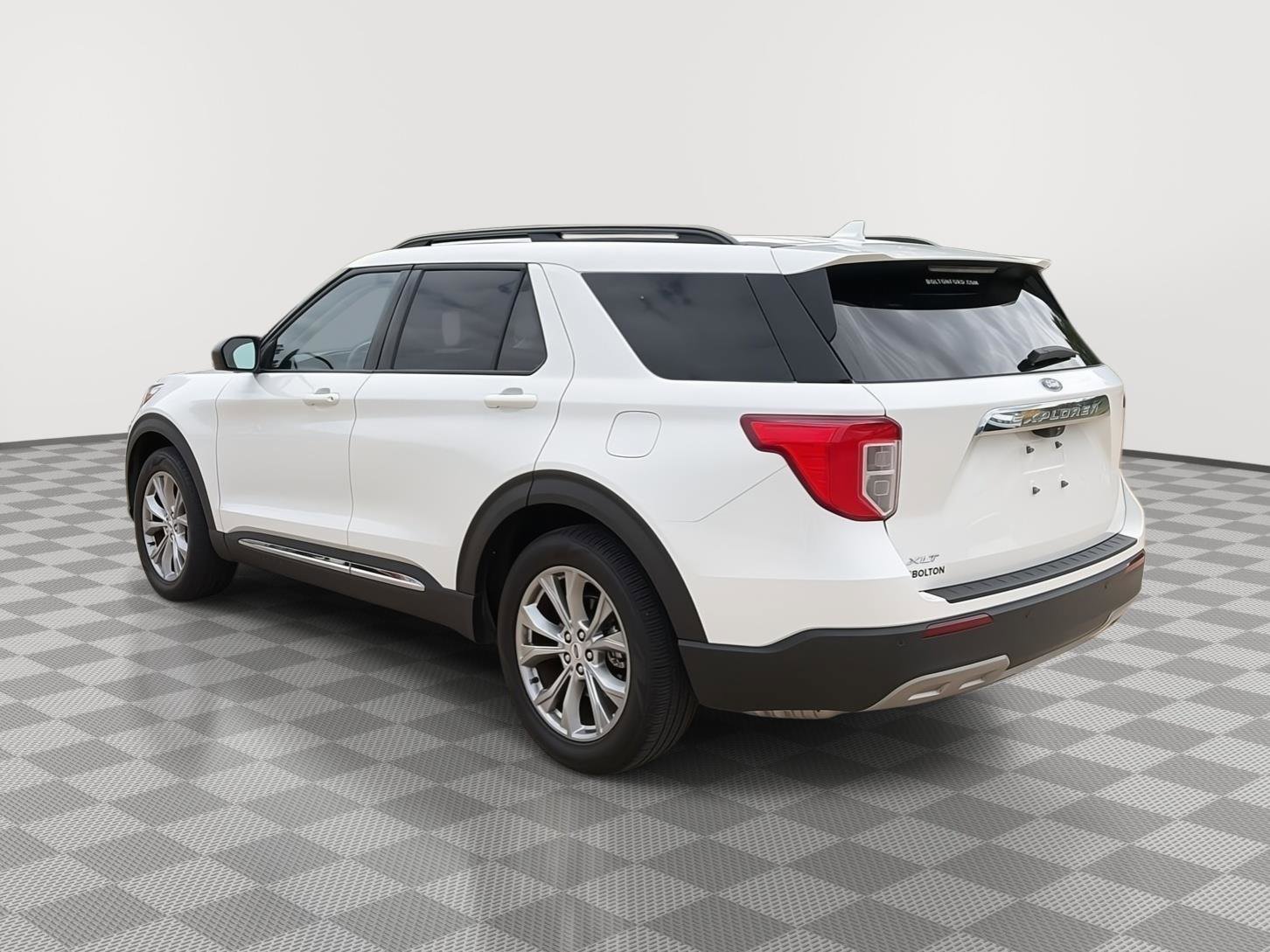 Used 2023 Ford Explorer XLT w/ Equipment Group 202A image 3