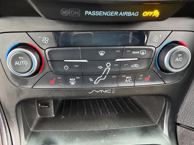 Used 2018 Ford Focus SE w/ SE Appearance Package image 27