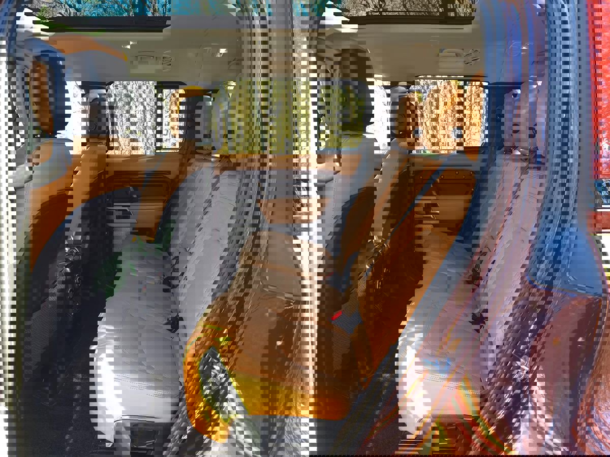 Used 2023 Land Rover Defender 130 S image 15